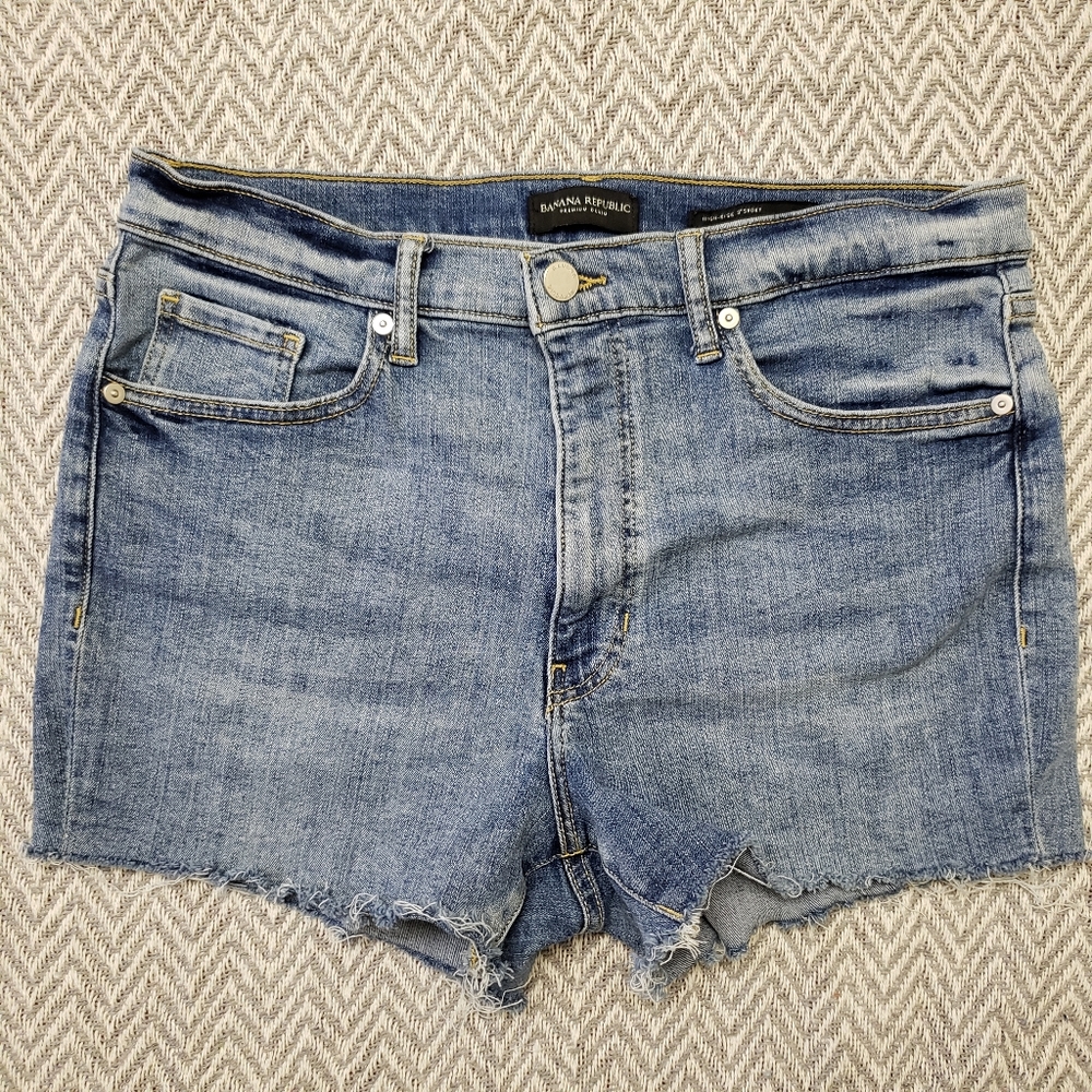 Banana Republic  high rise 3" shorts